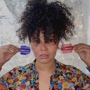 *NWT Brand new* Gorgeous single hoop Earring by Emma Kohlmann limited edition